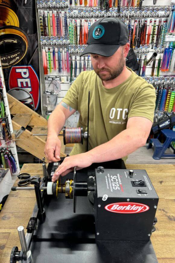 Daiwa Tanacom 500/ Daiwa Saltist Hyper Rod B5'3"-pe5/6/ Daiwa J-Braid 40lb Bulk Spooling - Multicolour